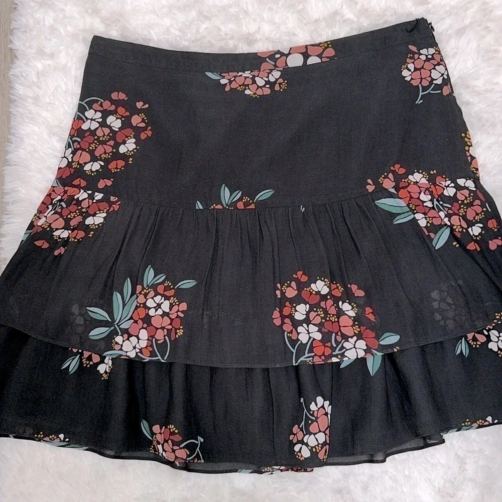 LOFT ruffled skirt - size 8